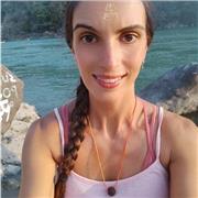 Profesora de yoga certificada por Yoga Alliance con más de 5 años de experiencia. Imparto clases online o presenciales (Valencia)